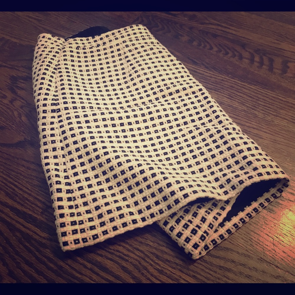 Banana Republic Petite Skirt (Black/White)